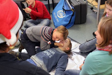 Ein Mix aus Märchenstunde und Erste-Hilfe-Kurs – Bild